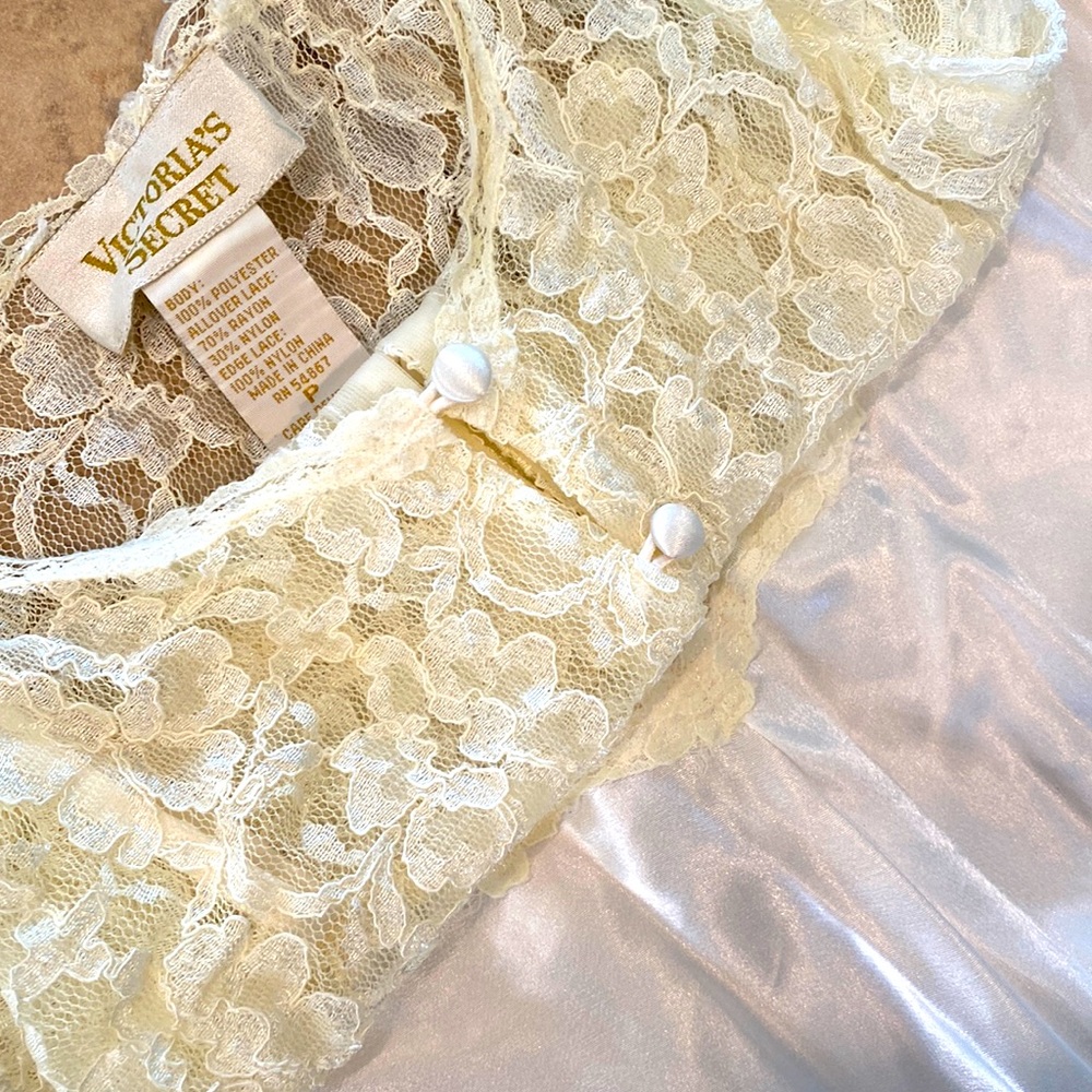 VINTAGE Victoria’s Secret Ivory Satin Lace Bridal Snap Crotch Teddy Size Petite
